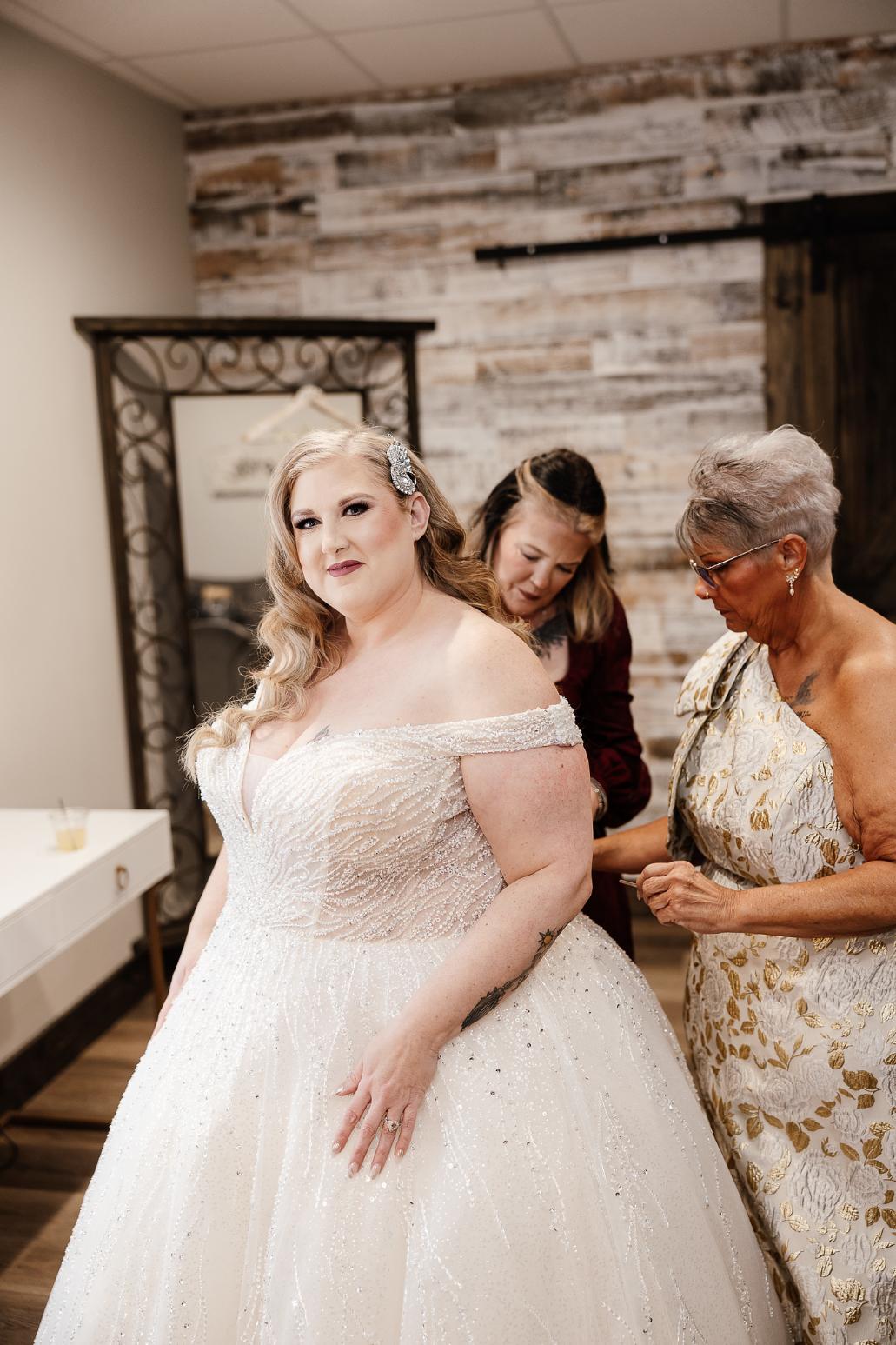 jones crossing outdoor water wedding venue indianapolis indiana